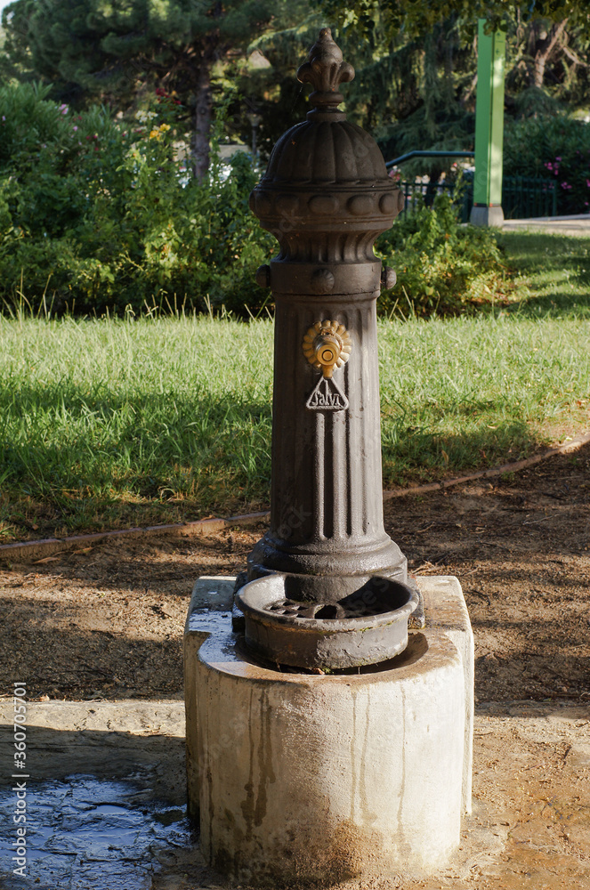 Fuente en un parque de Barcelona Fuente en un parque de Barcelona
