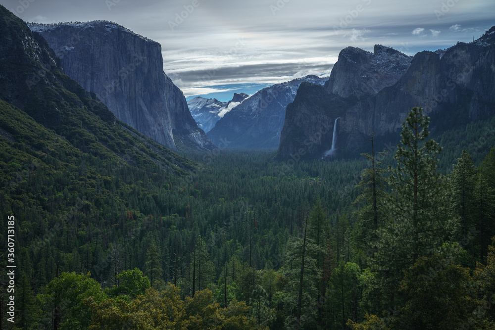 tunnel view in yosemite nationalpark, california, usa tunnel view in yosemite nationalpark, california, usa