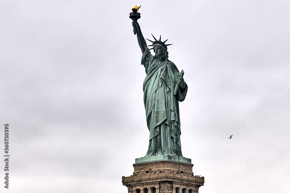 Φωτογραφία Low angle shot of the amazing Statue of Liberty in New York, USA