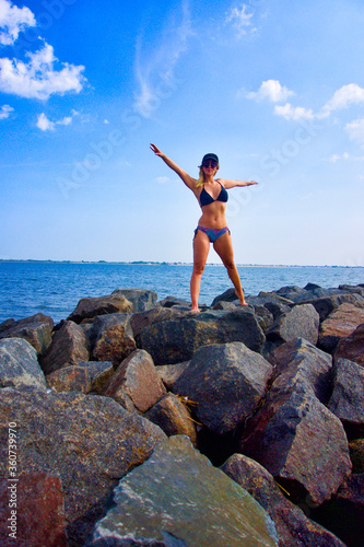 girl on the rocks © Edymar