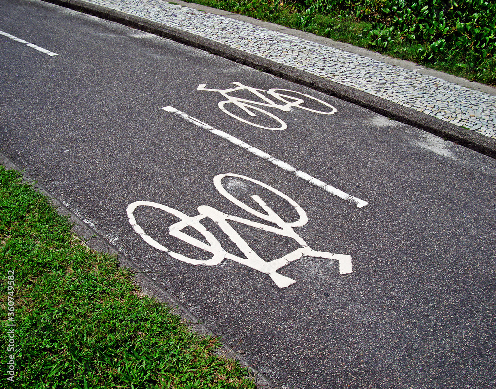 Obraz premium Bike symbol on bicycle path, Barra da Tijuca, Rio