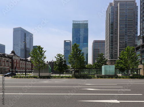 新しい生活の東京オフィス街