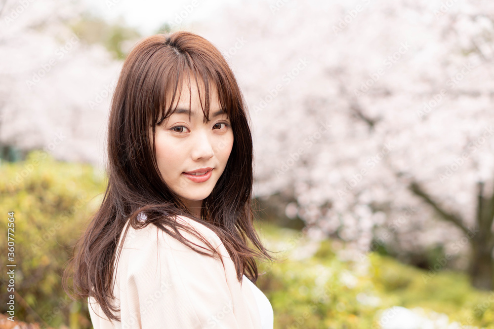桜と女性 桜と女性