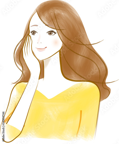 頬に手を当て満足そうに微笑む女性