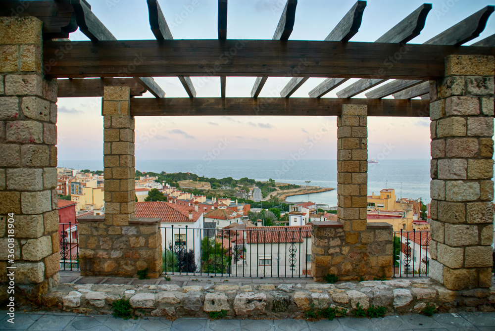 vista del mar Mediterráneo desde el Paseo San Antonio en Tarragona (España)