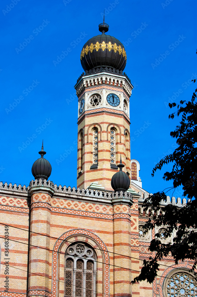 tower of the dohany street synagogue in budapest