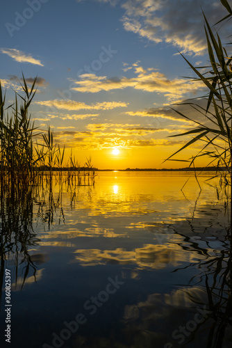 Fototapeta Naklejka Na Ścianę i Meble -  Romantic sunset at the Markkleeberger Lake