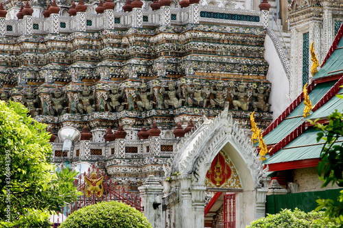 Wat Arun, Temple of Dawn, Boats on the Chao Phraya River, Bangkok Yai District, Thonburi, Bangkok, Thailand, Asia photo