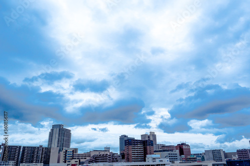 都会の曇天 © telkamix