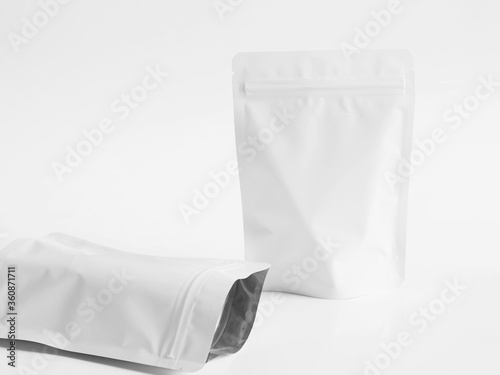 Obraz na płótnie Empty zip package on white background.