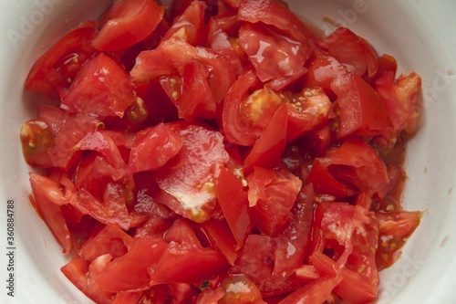 sliced red tomatoes