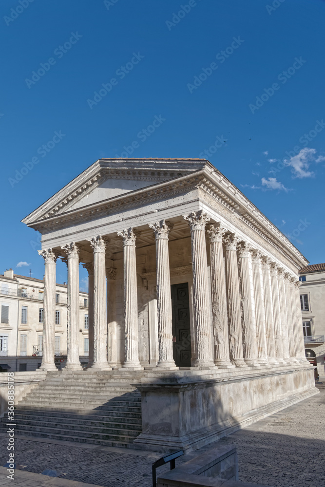 Temple romain appelé la maison carrée de Nîmes - Gard - France