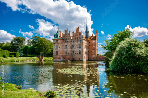 Obraz na płótnie Egeskov castle in the Denmark w salonie