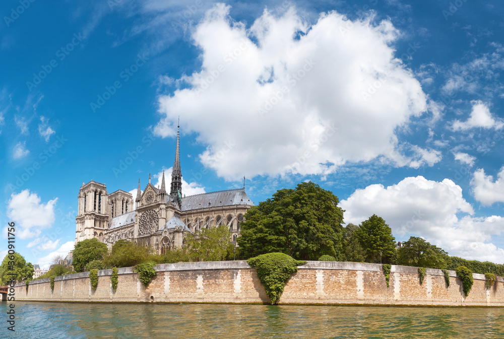 Obraz premium Undamaged east facade of Notre Dame de Paris in Springtime before the fire. Seasonal Spring travel background, panoramic image of undamaged famous French landmark across river Seine.