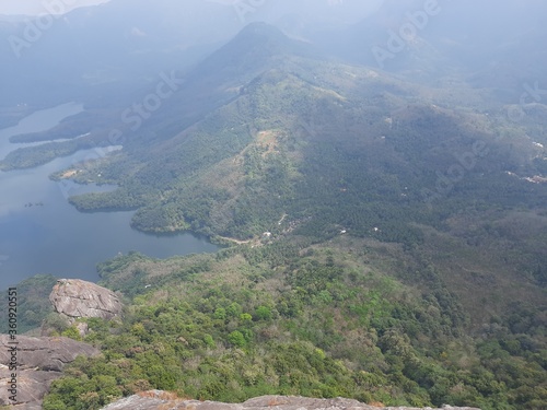 Reservoir top view from  © Vishnu