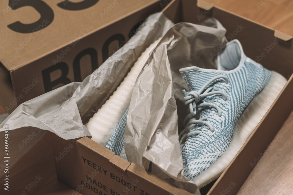 clímax Posicionamiento en buscadores Milagroso Moscow, Russia - June 2020 : Adidas Yeezy Boost 350 V2 Cloud White - Famous  Limited Collection Fashion Sneakers by Kanye West and Adidas Collaboration,  Trendy Sport Shoes foto de Stock | Adobe Stock