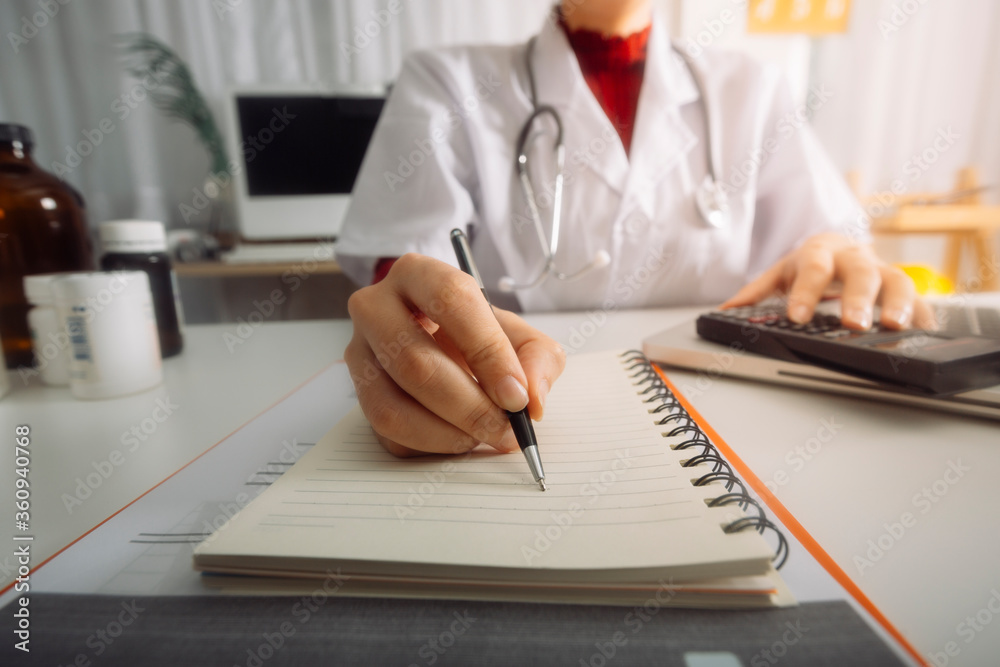 General Medical Services (GMS) and general practitioners (GPs or family physicians). Successful diagrams. Smart doctors make report notes (COVID-19). General Medical Services (GMS) and general practitioners (GPs or family physicians). Successful diagrams. Smart doctors make report notes (COVID-19).