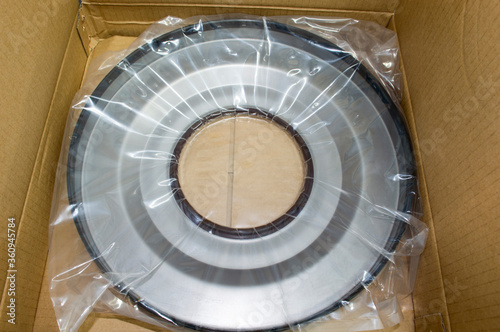 The gearbox oil seal is in a cardboard box