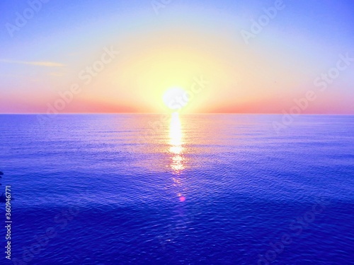 Fototapeta Naklejka Na Ścianę i Meble -  Sunset on blue water.