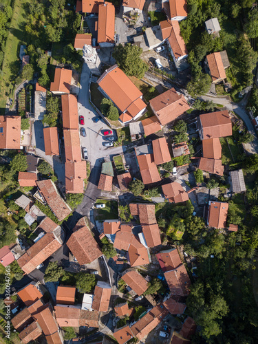 Toits vus de drone, village slovène