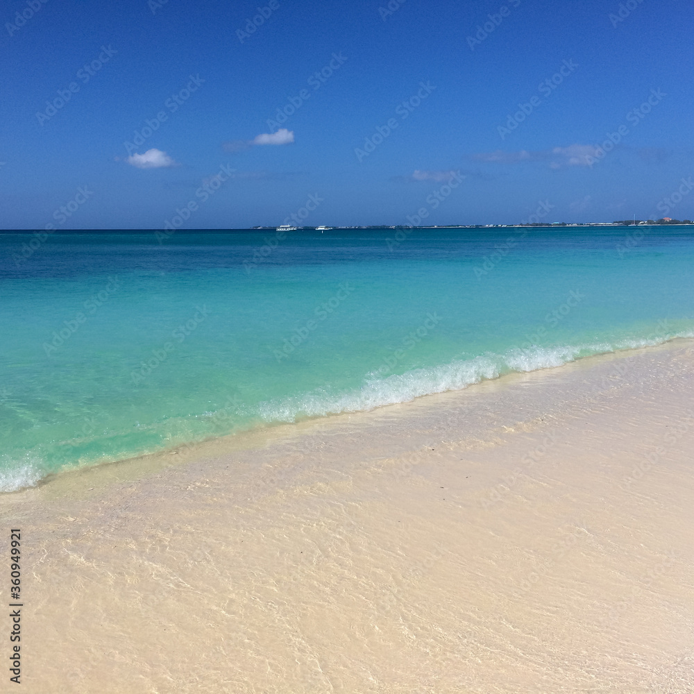 Beautiful Caribbean turquoise Clear water seven mile Beach
With 2.1 million cruise ship visitors each year, Grand Cayman is a preferred destination for ocean-going tourists