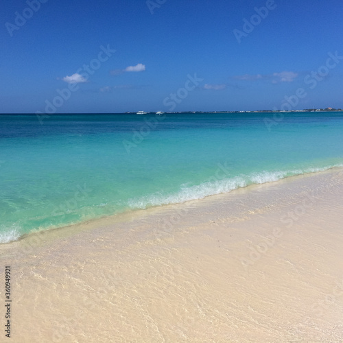 Beautiful Caribbean turquoise Clear water seven mile Beach With 2.1 million cruise ship visitors each year, Grand Cayman is a preferred destination for ocean-going tourists © Arturo Verea