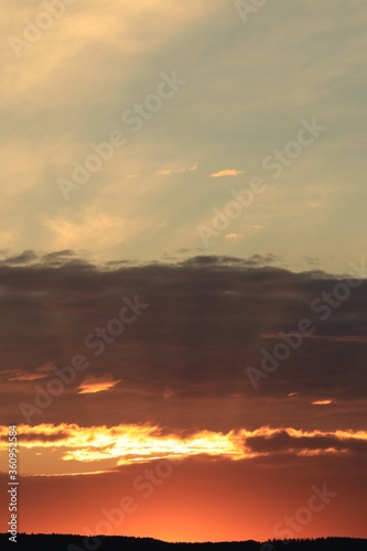 Sonnenuntergang mit Wolken © joshua