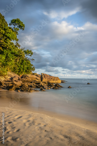 imagem de longa exposição feita na praia da Jureia, Litoral Norte de Sao Paulo, Brasil. 