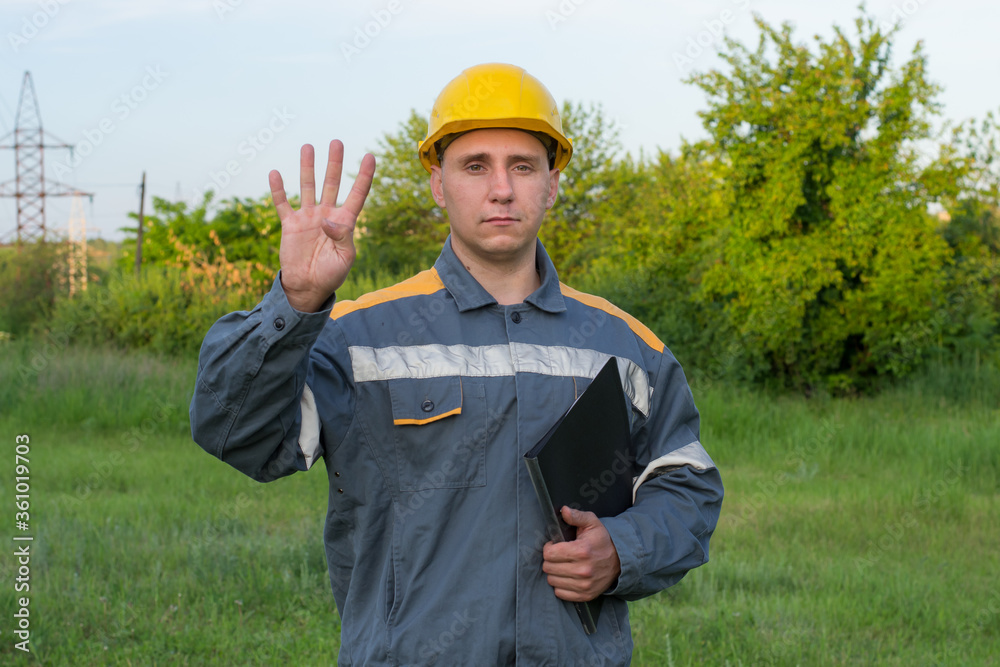The power engineer covers four fingers. Four reasons. Four of the Council. Industry. Energy. The power engineer covers four fingers. Four reasons. Four of the Council. Industry. Energy.