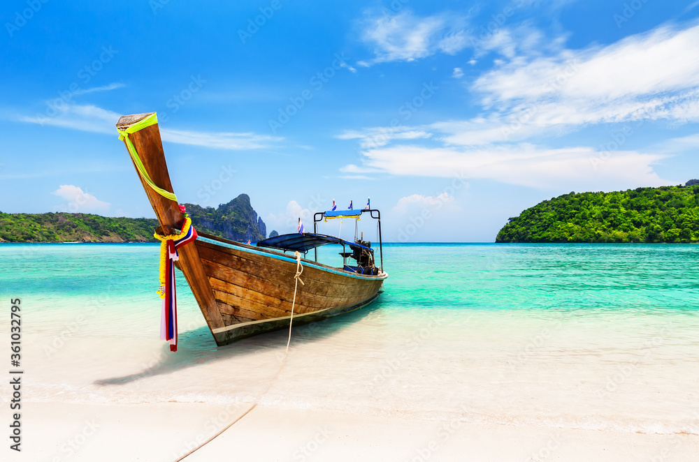 Fototapeta premium Thai traditional wooden longtail boat and beautiful sand beach.