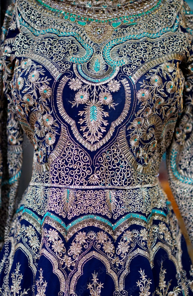 Φωτογραφία view of Indian woman dress kurti on mannequin in display in shop