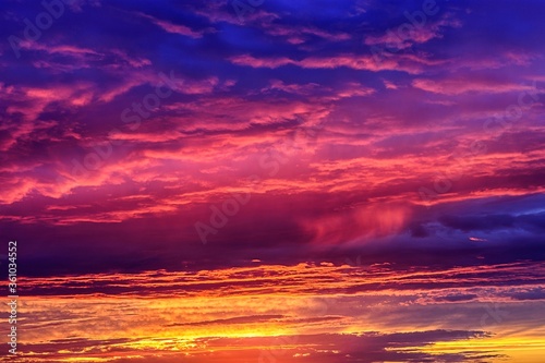 Mesmerizing picture of a sunset with a  pinky sky photo