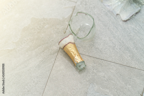 Canvas Print Broken champagne bottle on the floor.