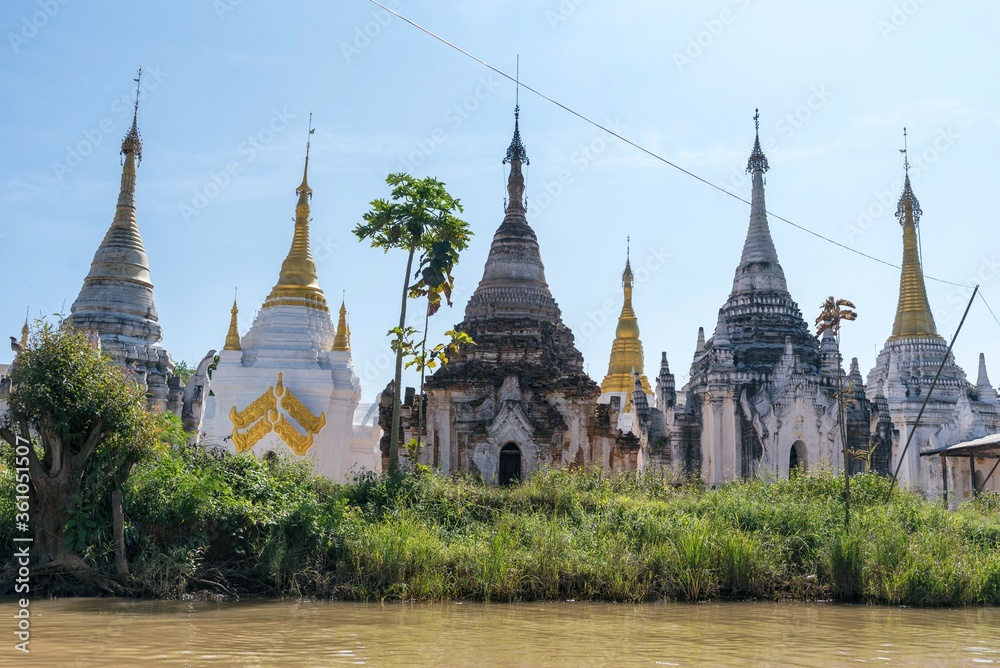 Fototapeta premium Shwe Indein Pagoda, Buddhist pagodas in the village of Indein, Inle Lake in Shan State, Myanmar
