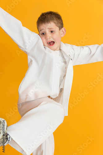 Obraz na płótnie Little boy as a karate fighter. Funny faces. w salonie