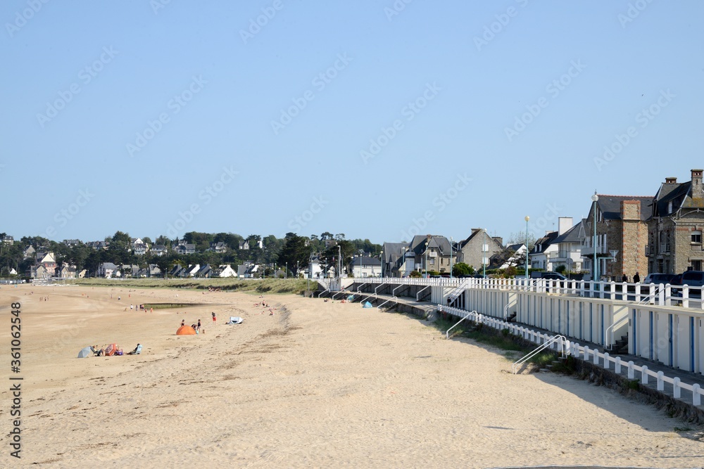 Grande plage de Saint-Cast le Guildo en Bretagne