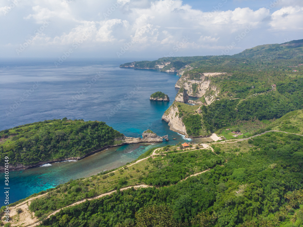 Obraz premium The beautiful islands of the island of Nusa Penida. Close to Atuh beach. Indonesia.