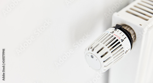 Temperature regulator with thermostat on radiator from heater