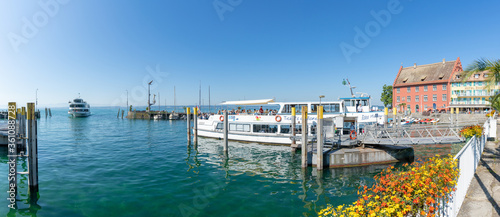 Εκτύπωση καμβά a view ofthe harbor in Meersburg in southern Germany with passenger boats arrivi
