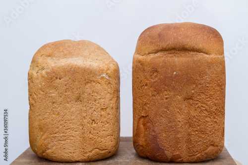 Freshly baked bread was baked at home in a bread maker