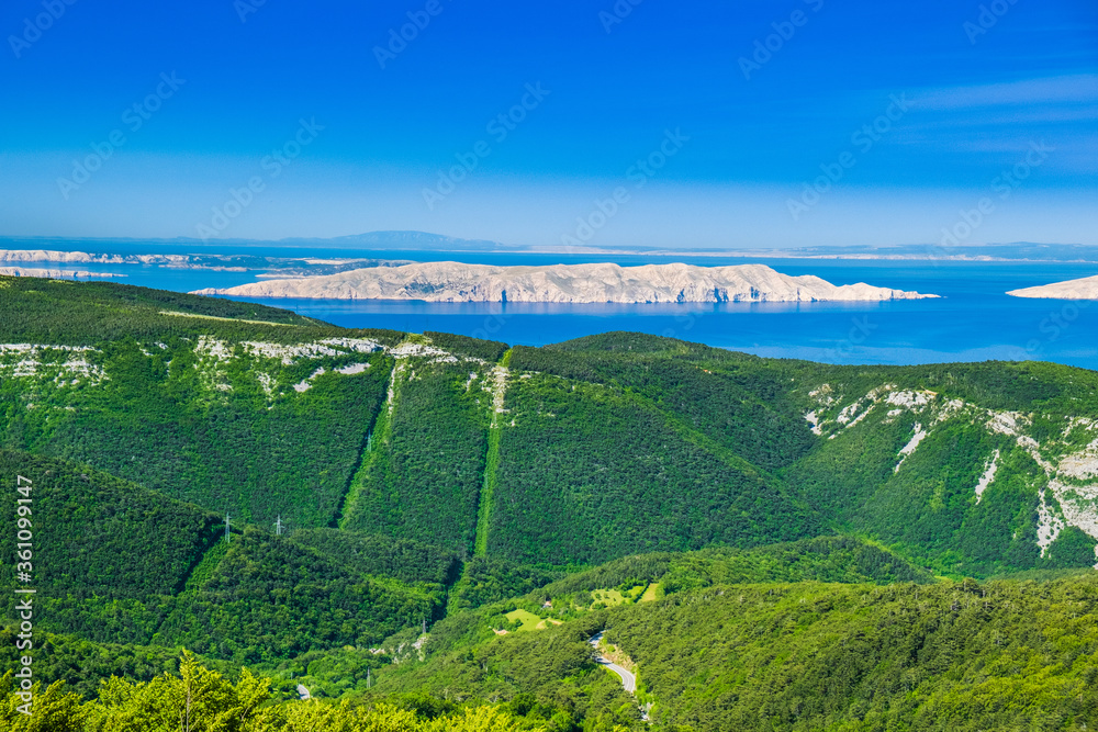 Obraz premium Croatia, Adriatic seascae, panorama of rocky desert of islands od Krk and Rab from Vratnik mountain 