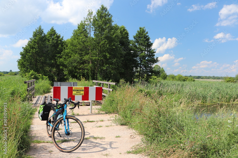 Obraz premium Szlak rowerowy - Narwiański Park Narodowy