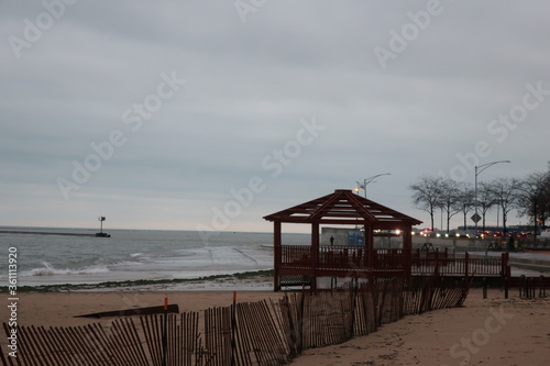 Beach and tide in Chicago © Rob