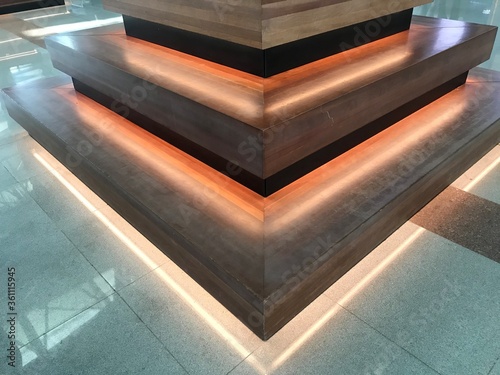 Foto Laminated Wooden decorative seating arrangement with hidden indirect yellow colo