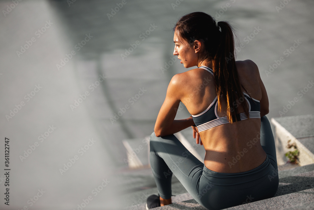 Obraz premium Young women resting from hard exercise