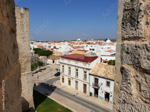 Blick von der Burg von Loule Portugal auf das Panorma der Stadt