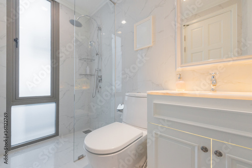  Luxury bathroom bright colors in apartment 