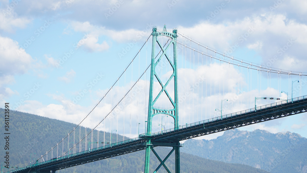 Obraz premium Lions Gate Bridge suspension bridge in Vancouver, Canada.