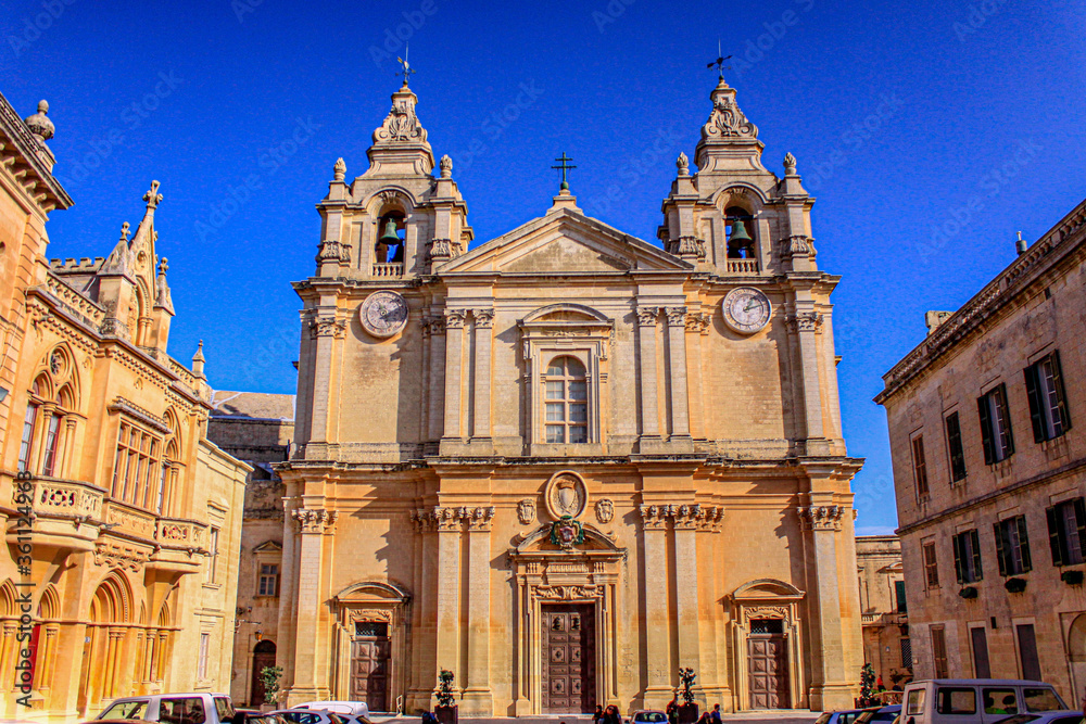 Wakacje na Malcie i zwiedzanie miasta ciszy Mediny. 
