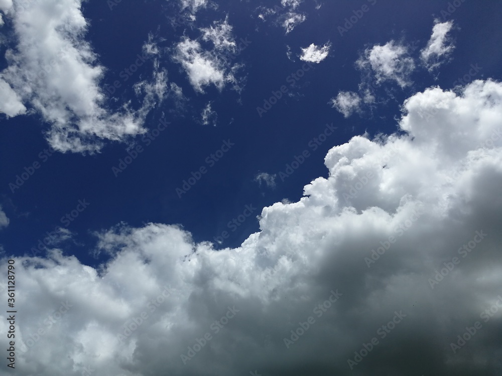 Obraz premium blue sky with clouds